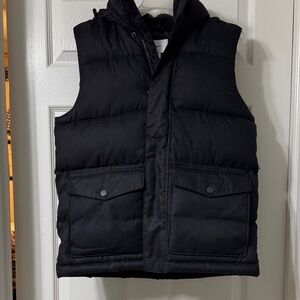 Old Navy Men's Black Puffer Vest